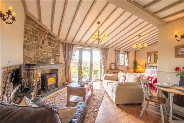 Y Stabal, open plan lounge and bedroom with Eryri countryside views. Dog friendly accommodation near Snowdon and Zip World
